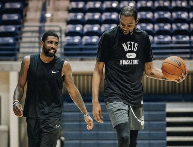 阿根廷队训练吸引20085名球迷观看，梅西获赠埃尔切10号球衣